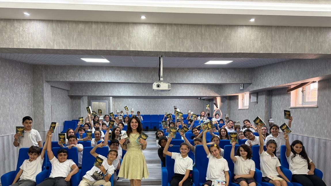 “Geleceğin Yazarları” ve “Dilimizin Zenginlikleri” projeleri kapsamında Öğretmen Yazar Perihan Akgöz’le imza günü 